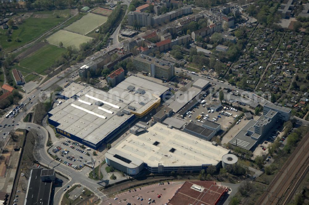 Berlin from the bird's eye view: Blick auf das IKEA Einrichtungshaus im Gewerbegebiet in Berlin-Spandau. View of the furniture store IKEA in Berlin-Spandau.