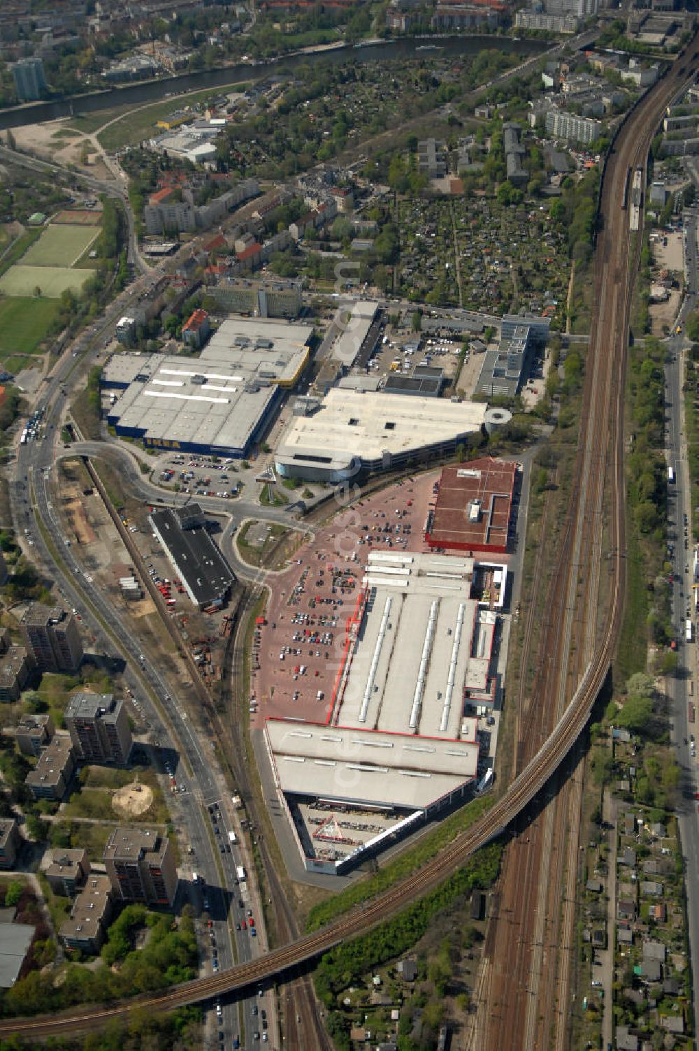 Aerial photograph Berlin - Blick auf das IKEA Einrichtungshaus im Gewerbegebiet in Berlin-Spandau. View of the furniture store IKEA in Berlin-Spandau.