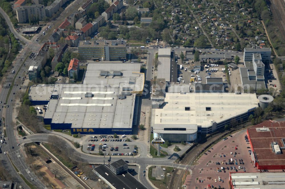 Berlin from the bird's eye view: Blick auf das IKEA Einrichtungshaus im Gewerbegebiet in Berlin-Spandau. View of the furniture store IKEA in Berlin-Spandau.