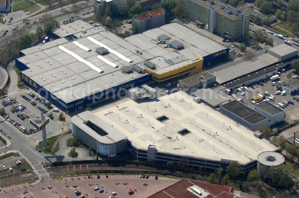 Berlin from the bird's eye view: Blick auf das IKEA Einrichtungshaus im Gewerbegebiet in Berlin-Spandau. View of the furniture store IKEA in Berlin-Spandau.