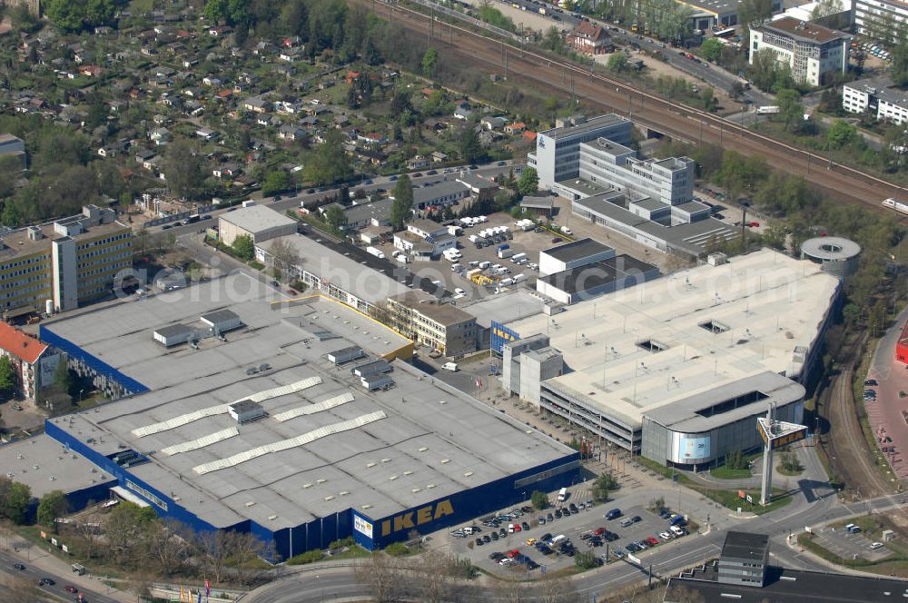 Aerial photograph Berlin - Blick auf das IKEA Einrichtungshaus im Gewerbegebiet in Berlin-Spandau. View of the furniture store IKEA in Berlin-Spandau.