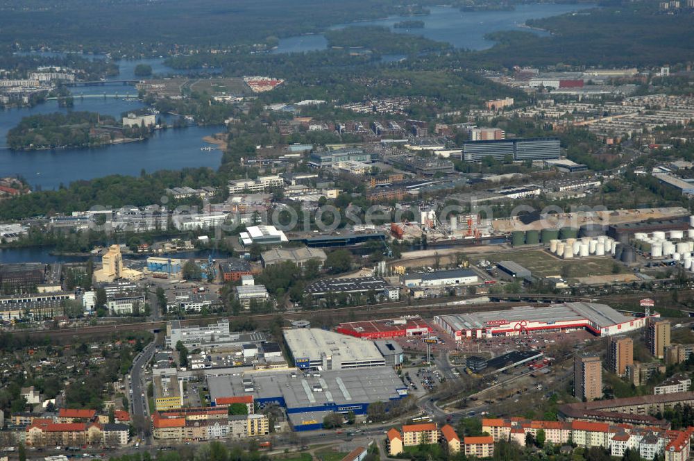 Berlin from the bird's eye view: Blick auf das IKEA Einrichtungshaus im Gewerbegebiet in Berlin-Spandau. View of the furniture store IKEA in Berlin-Spandau.