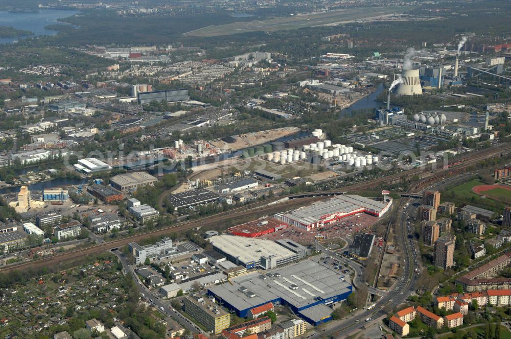 Aerial image Berlin - Blick auf das IKEA Einrichtungshaus im Gewerbegebiet in Berlin-Spandau. View of the furniture store IKEA in Berlin-Spandau.