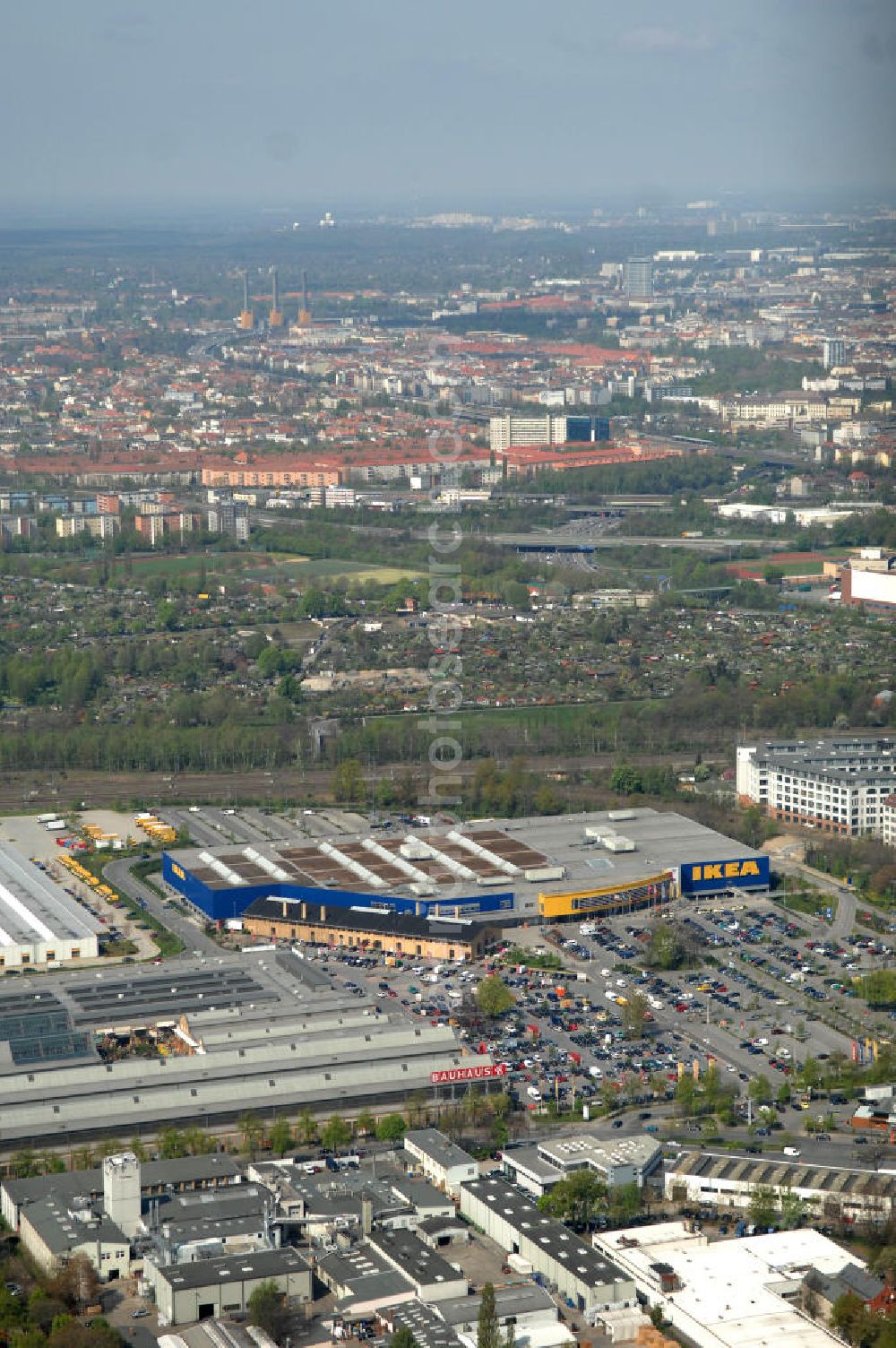 Berlin from the bird's eye view: Blick auf das IKEA Einrichtungshaus im Gewerbegebiet in Berlin-Tempelhof. View of the furniture store IKEA in Berlin-Tempelhof.