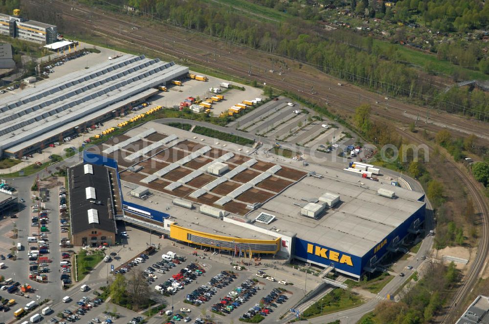 Berlin from the bird's eye view: Blick auf das IKEA Einrichtungshaus im Gewerbegebiet in Berlin-Tempelhof. View of the furniture store IKEA in Berlin-Tempelhof.