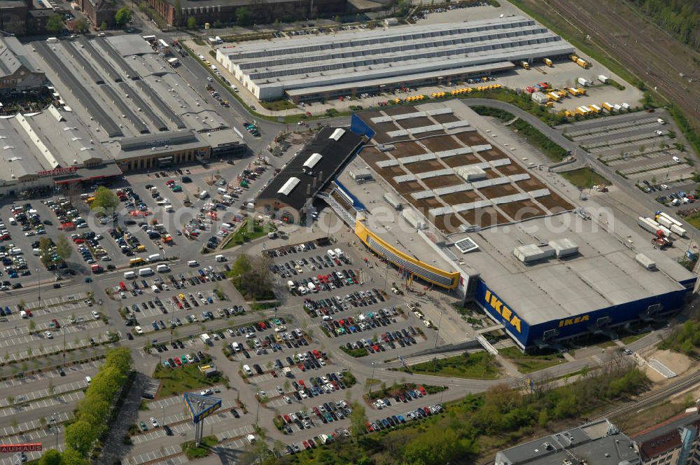 Aerial image Berlin - Blick auf das IKEA Einrichtungshaus im Gewerbegebiet in Berlin-Tempelhof. View of the furniture store IKEA in Berlin-Tempelhof.