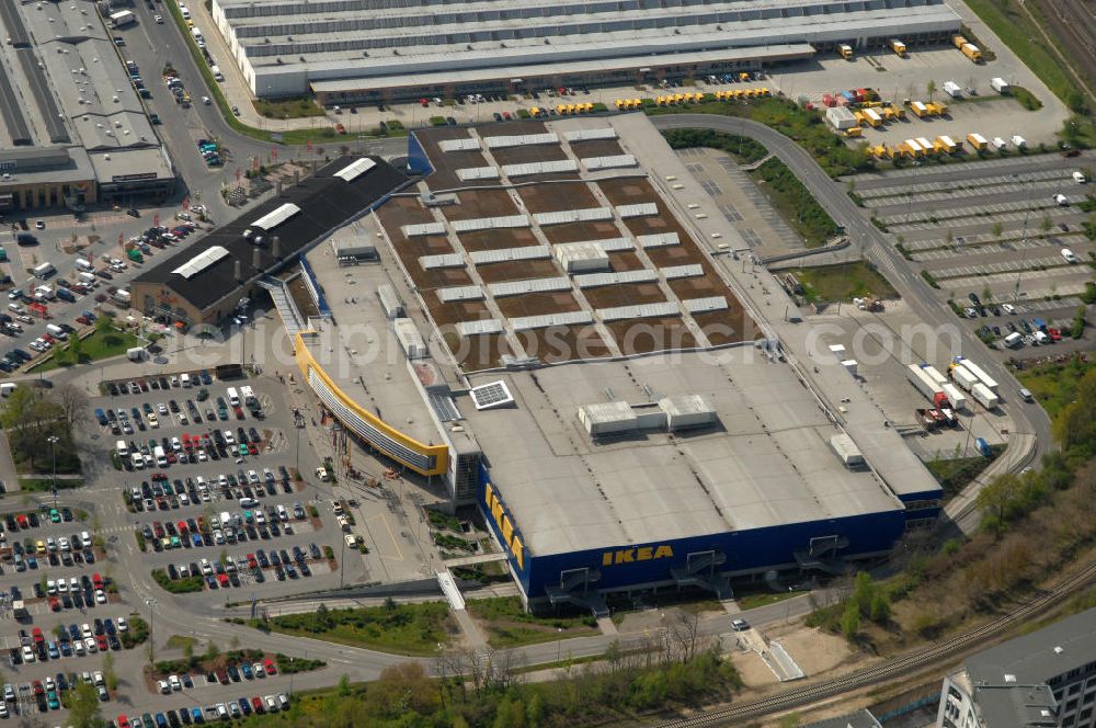 Aerial photograph Berlin - Blick auf das IKEA Einrichtungshaus im Gewerbegebiet in Berlin-Tempelhof. View of the furniture store IKEA in Berlin-Tempelhof.