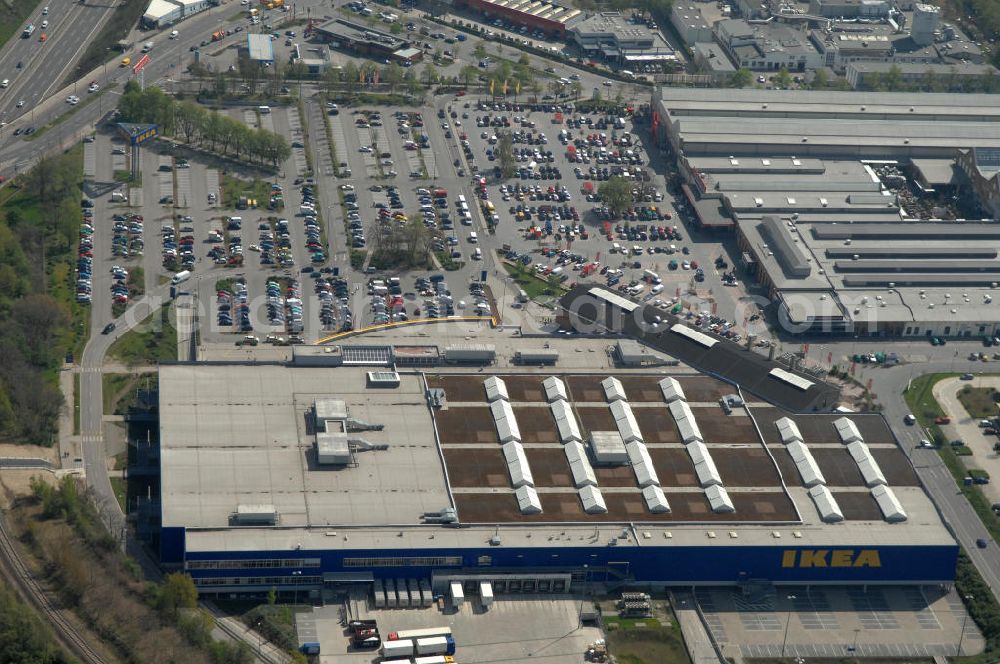 Berlin from the bird's eye view: Blick auf das IKEA Einrichtungshaus im Gewerbegebiet in Berlin-Tempelhof. View of the furniture store IKEA in Berlin-Tempelhof.