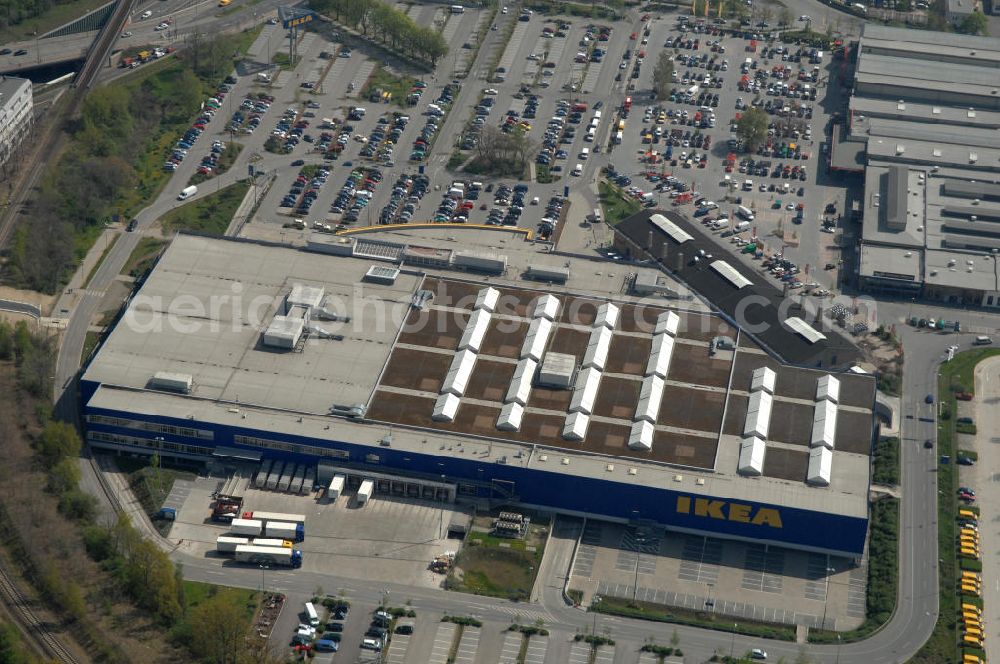 Aerial photograph Berlin - Blick auf das IKEA Einrichtungshaus im Gewerbegebiet in Berlin-Tempelhof. View of the furniture store IKEA in Berlin-Tempelhof.