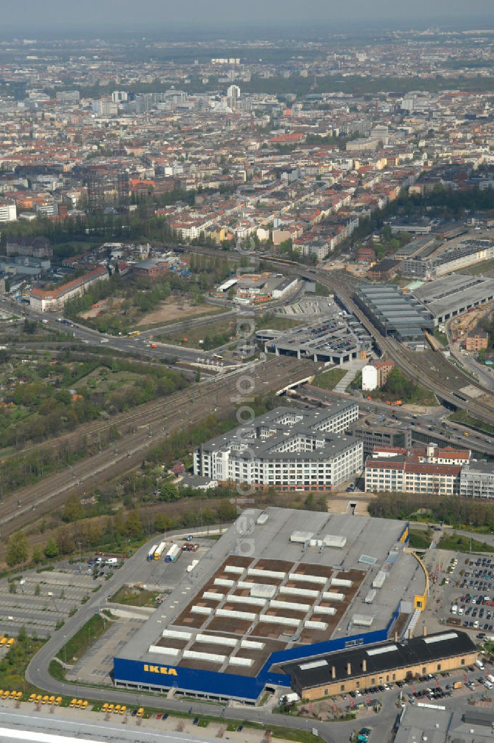 Berlin from the bird's eye view: Blick auf das IKEA Einrichtungshaus im Gewerbegebiet in Berlin-Tempelhof. View of the furniture store IKEA in Berlin-Tempelhof.