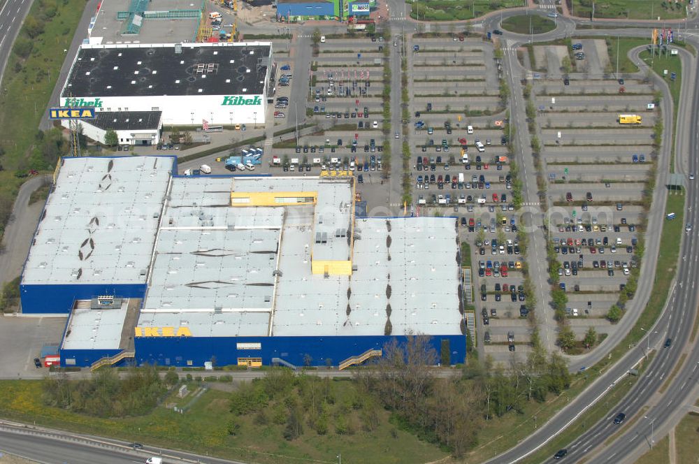 Waltersdorf from above - Blick auf das IKEA Einrichtungshaus im Gewerbegebiet Airport Center Waltersdorf in Berlin-Waltersdorf. View of the furniture store IKEA in Berlin-Waltersdorf.