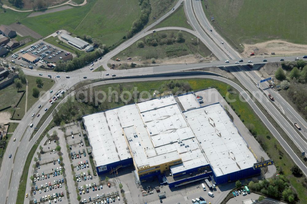 Aerial photograph Waltersdorf - Blick auf das IKEA Einrichtungshaus im Gewerbegebiet Airport Center Waltersdorf in Berlin-Waltersdorf. View of the furniture store IKEA in Berlin-Waltersdorf.