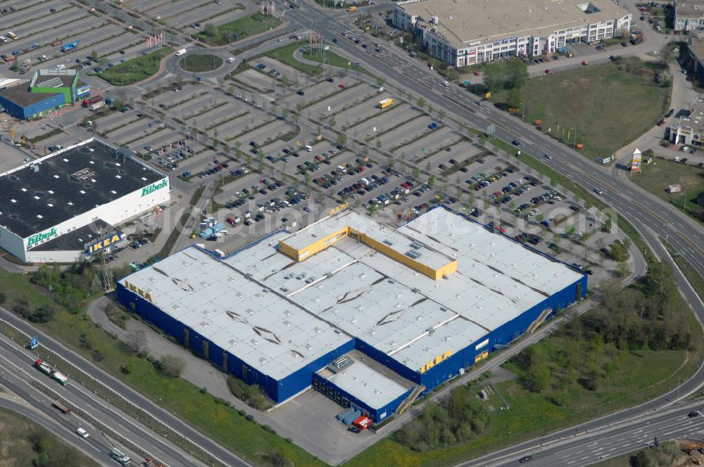 Aerial photograph Waltersdorf - Blick auf das IKEA Einrichtungshaus im Gewerbegebiet Airport Center Waltersdorf in Berlin-Waltersdorf. View of the furniture store IKEA in Berlin-Waltersdorf.