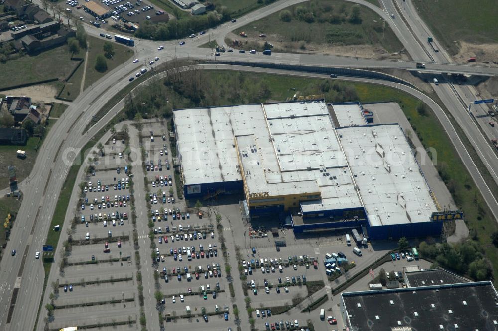 Waltersdorf from the bird's eye view: Blick auf das IKEA Einrichtungshaus im Gewerbegebiet Airport Center Waltersdorf in Berlin-Waltersdorf. View of the furniture store IKEA in Berlin-Waltersdorf.