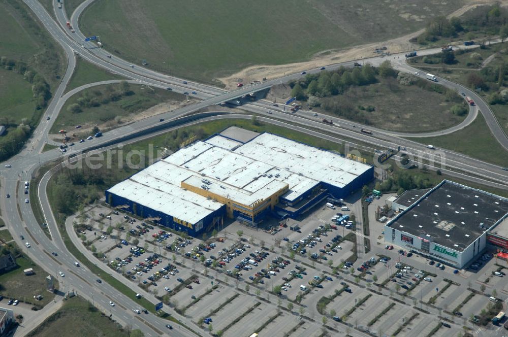 Aerial photograph Waltersdorf - Blick auf das IKEA Einrichtungshaus im Gewerbegebiet Airport Center Waltersdorf in Berlin-Waltersdorf. View of the furniture store IKEA in Berlin-Waltersdorf.