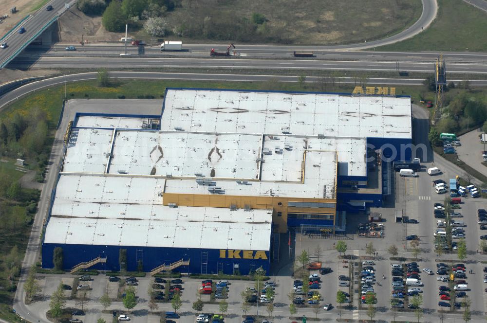 Aerial photograph Waltersdorf - Blick auf das IKEA Einrichtungshaus im Gewerbegebiet Airport Center Waltersdorf in Berlin-Waltersdorf. View of the furniture store IKEA in Berlin-Waltersdorf.