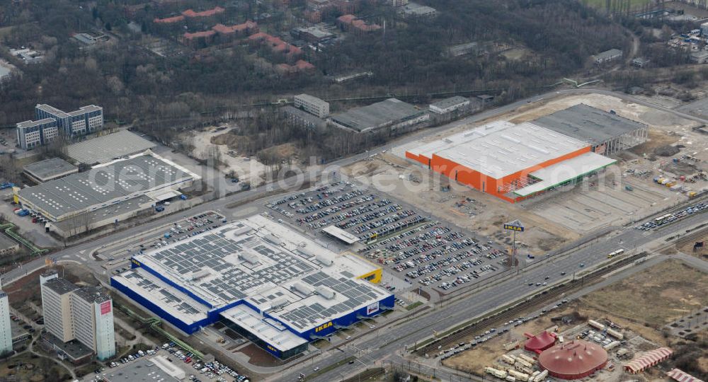 Berlin-Lichtenberg from the bird's eye view: IKEA-Neubau Berlin Lichtenberg an der Landsberger Allee , dem zweitgrößte Ikea-Standort in Europa mit 22 000 Quadratmetern und zugleich dem dritten Berliner Einrichtungshaus. View of the IKEA store area in Berlin Lichtenberg. It is the third furniture store in Berlin.