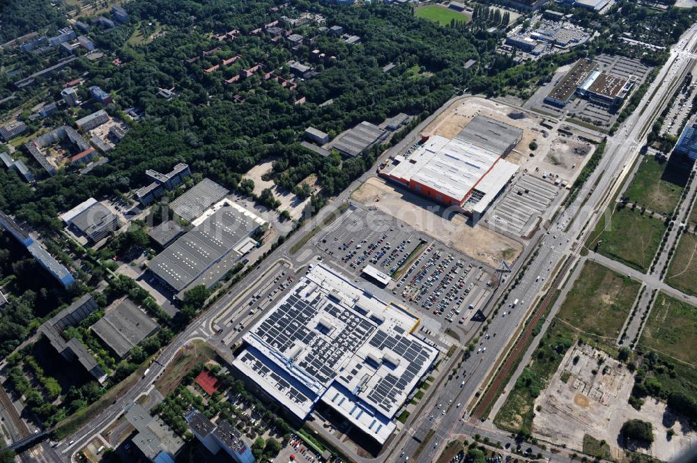 Berlin Lichtenberg from above - IKEA-Neubau Berlin Lichtenberg an der Landsberger Allee , dem zweitgrößte Ikea-Standort in Europa mit 22 000 Quadratmetern und zugleich dem dritten Berliner Einrichtungshaus. View of the IKEA store area in Berlin Lichtenberg. It is the third furniture store in Berlin.