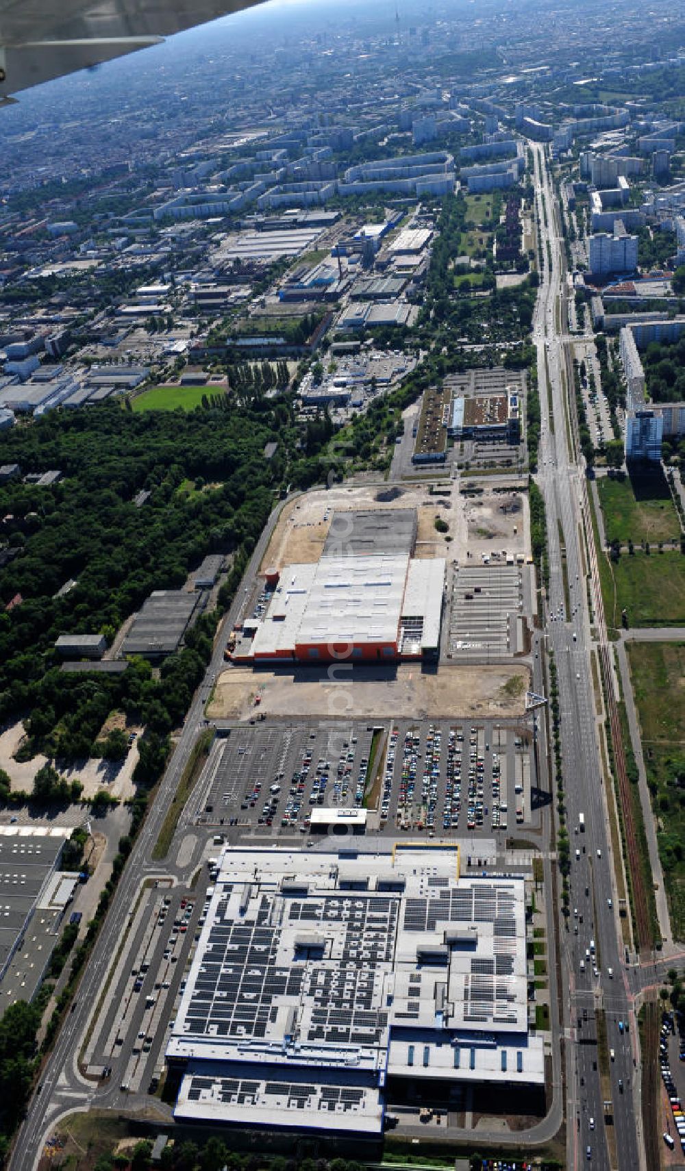 Berlin Lichtenberg from the bird's eye view: IKEA-Neubau Berlin Lichtenberg an der Landsberger Allee , dem zweitgrößte Ikea-Standort in Europa mit 22 000 Quadratmetern und zugleich dem dritten Berliner Einrichtungshaus. View of the IKEA store area in Berlin Lichtenberg. It is the third furniture store in Berlin.