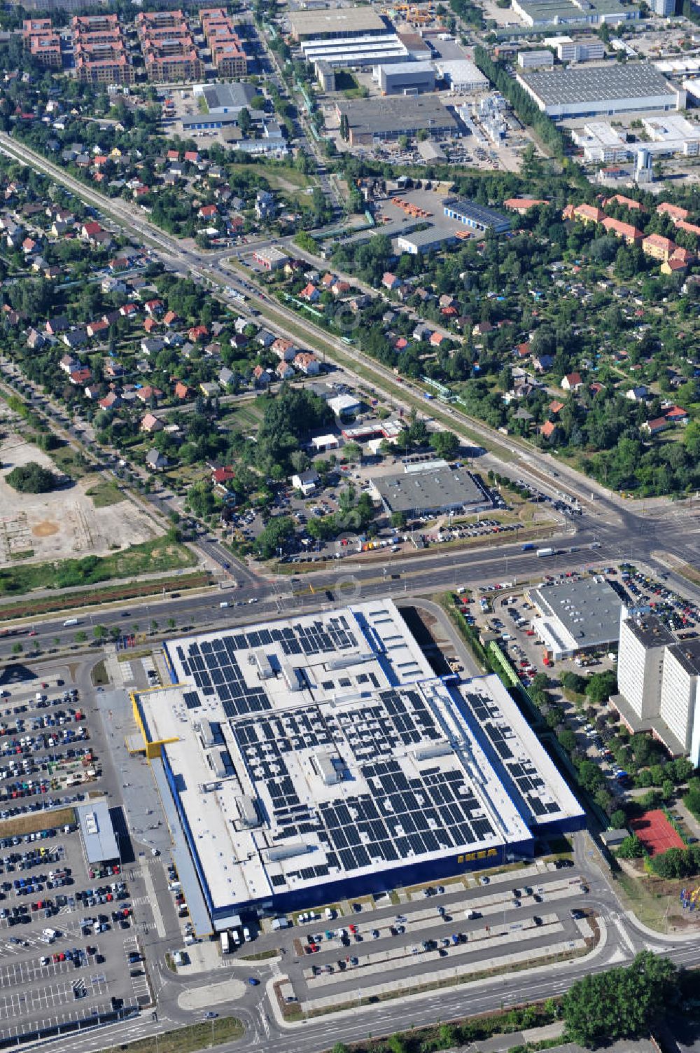 Berlin Lichtenberg from the bird's eye view: IKEA-Neubau Berlin Lichtenberg an der Landsberger Allee , dem zweitgrößte Ikea-Standort in Europa mit 22 000 Quadratmetern und zugleich dem dritten Berliner Einrichtungshaus. View of the IKEA store area in Berlin Lichtenberg. It is the third furniture store in Berlin.