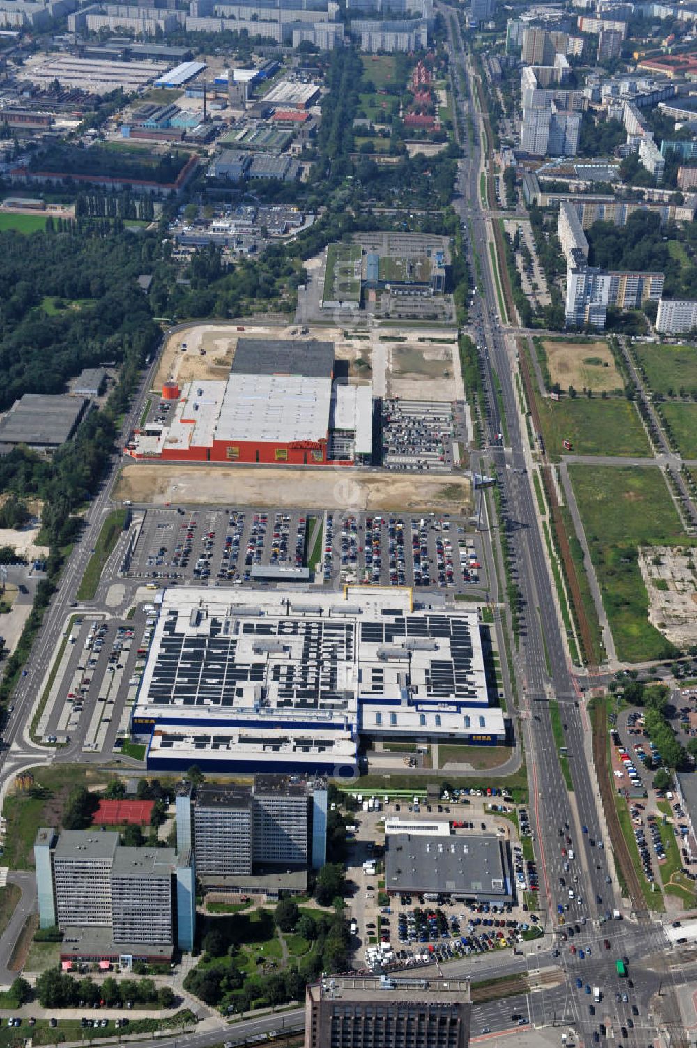 Berlin Lichtenberg from above - IKEA-Neubau Einrichtungshaus Berlin Lichtenberg an der Landsberger Allee , dem zweitgrößte Ikea-Standort in Europa mit 22 000 Quadratmetern und zugleich dem dritten Berliner Einrichtungshaus. View of the IKEA store area in Berlin Lichtenberg. It is the third furniture store in Berlin.