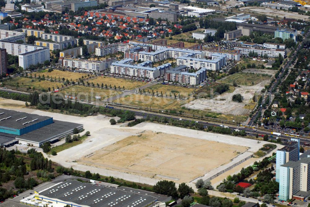 Berlin from above - Blick auf das im Bau befindliche IKEA-Einrichtungshaus in Berlin-Lichtenberg. Diese Filiale soll mit 44.000 qm das zweitgrößte Einrichtungshaus des Konzerns werden. Es werden 60 Mio. Euro investiert. Adresse: IKEA Deutschland Verkaufs-GmbH, Am Wan dersmann 2-4. 65719 Hofheim-Wallau, Tel. +49 (0)0180 53534 35, Fax +49 (0)0180 53534 36, Email: ausk@memo.ikea.com