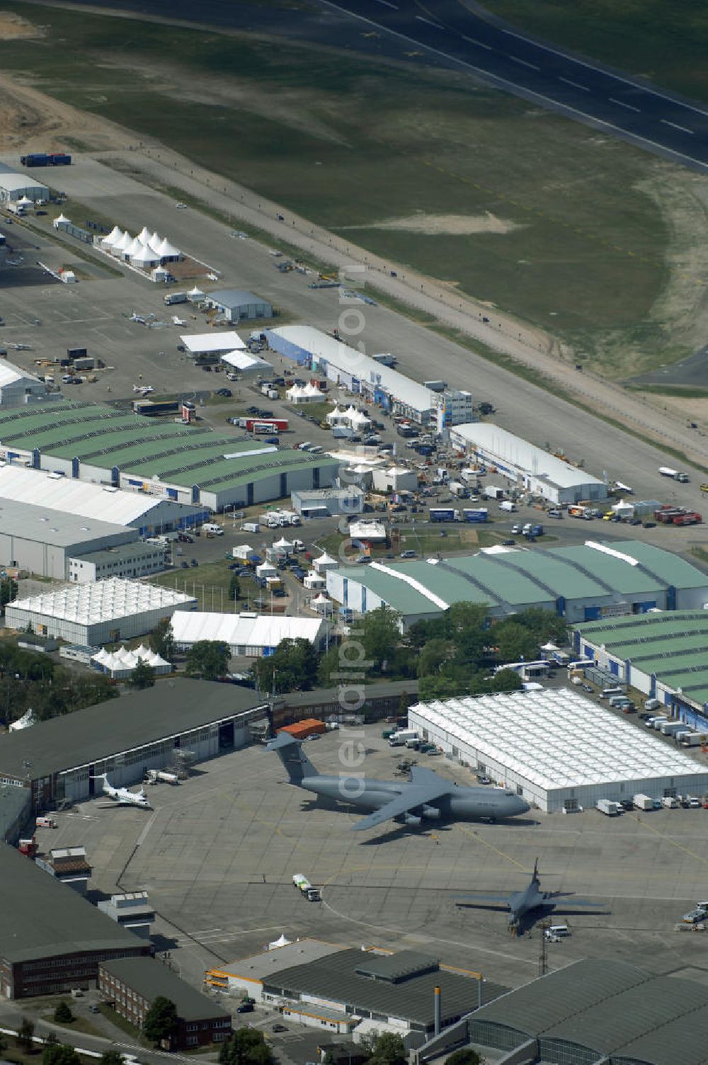 Aerial image Berlin - Vom 27. Mai 2008 bis 1. Juni 2008 stellen auf dem Südgelände des Flughafens Berlin-Schönefeld über 1000 Aussteller aus 40 Ländern zum Thema Luft- und Raumfahrt aus. Die Messe öffnet am 30. Mai für das Publikum.