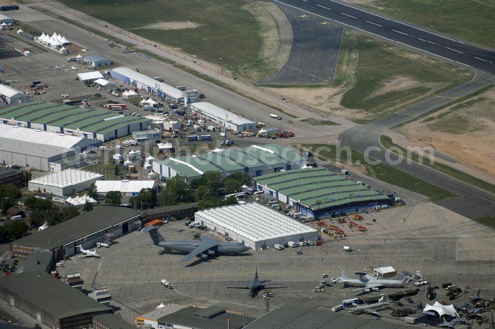 Berlin from above - Vom 27. Mai 2008 bis 1. Juni 2008 stellen auf dem Südgelände des Flughafens Berlin-Schönefeld über 1000 Aussteller aus 40 Ländern zum Thema Luft- und Raumfahrt aus. Die Messe öffnet am 30. Mai für das Publikum.