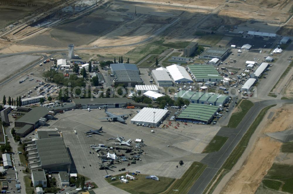 Aerial image Berlin - Vom 27. Mai 2008 bis 1. Juni 2008 stellen auf dem Südgelände des Flughafens Berlin-Schönefeld über 1000 Aussteller aus 40 Ländern zum Thema Luft- und Raumfahrt aus. Die Messe öffnet am 30. Mai für das Publikum.