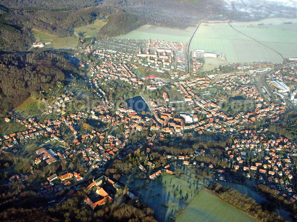 Ilsenburg from the bird's eye view: 10.12.2004 Ilsenburg, Blick auf Ilsenburg im Harz (Sachsen-Anhalt).