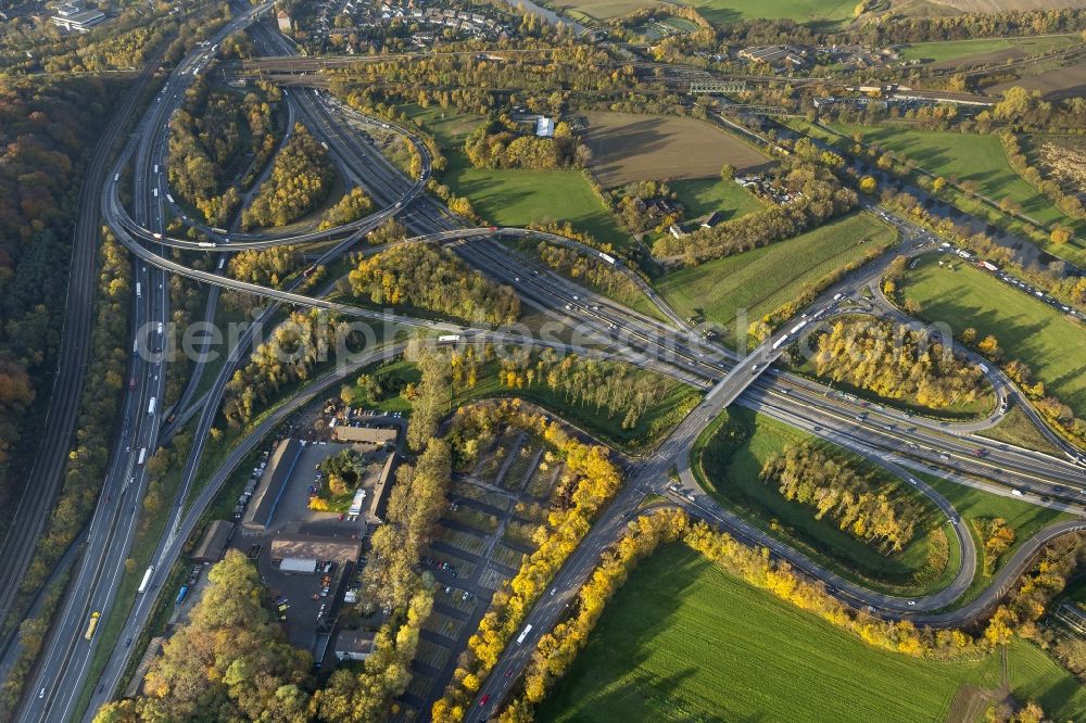 Duisburg from the bird's eye view: Interchange Kaiserberg of the highways A3 and the A40 near Duisburg in the Ruhr area in North Rhine-Westphalia