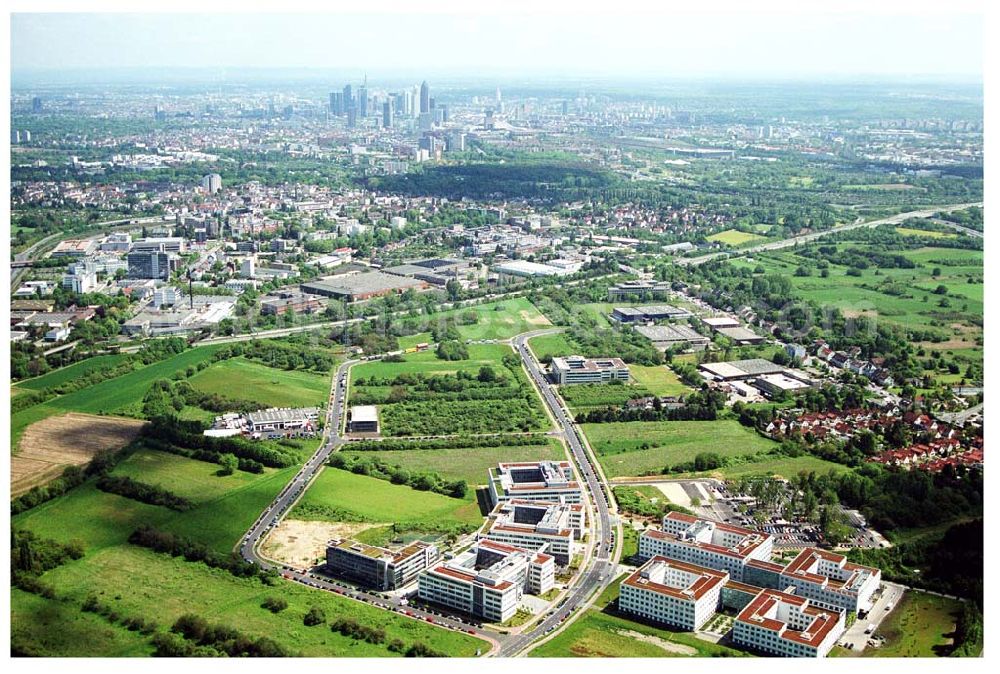 Frankfurt am Main from the bird's eye view: Immobilienkomplex der HVB-Immobilienmanagement Ag am Eschborner Dreieck in Frankfurt am Main