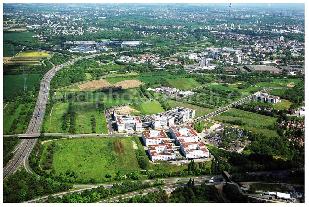 Aerial image Frankfurt am Main - Immobilienkomplex der HVB-Immobilienmanagement Ag am Eschborner Dreieck in Frankfurt am Main