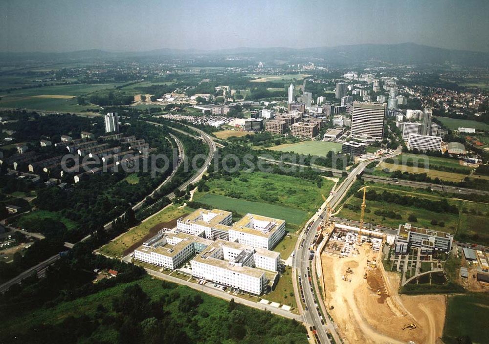 Frankfurt am Main from the bird's eye view: Immobilienkomplex der HVB-Immobilienmanagement AG am Eschborner Dreieck in Frankfurt / Main.