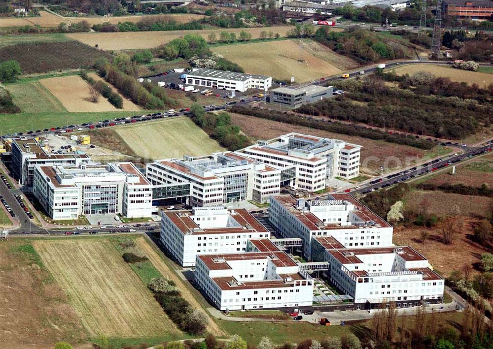 Aerial photograph Frankfurt am Main - Immobilienkomplex der HVB- Immobilienmanagement AG am Eschborner Dreieck in Frankfurt/ Main. Ort:Hessen, Frankfurt/ Main