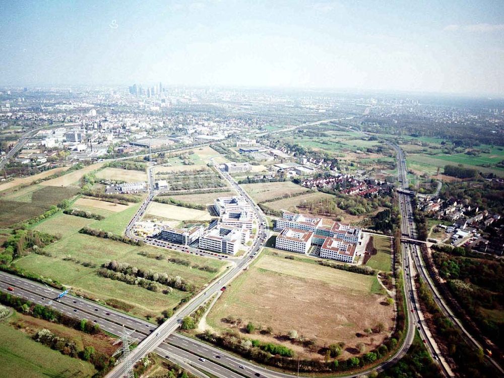 Frankfurt am Main from the bird's eye view: Immobilienkomplex der HVB- Immobilienmanagement AG am Eschborner Dreieck in Frankfurt/ Main. Ort:Hessen, Frankfurt/ Main