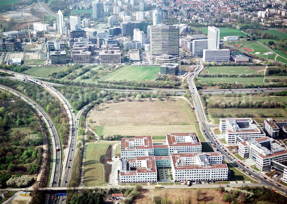 Frankfurt am Main from above - Immobilienkomplex der HVB- Immobilienmanagement AG am Eschborner Dreieck in Frankfurt/ Main. Ort:Hessen, Frankfurt/ Main