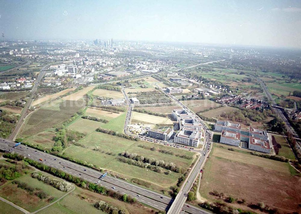 Frankfurt am Main from the bird's eye view: Immobilienkomplex der HVB- Immobilienmanagement AG am Eschborner Dreieck in Frankfurt/ Main. Ort:Hessen, Frankfurt/ Main