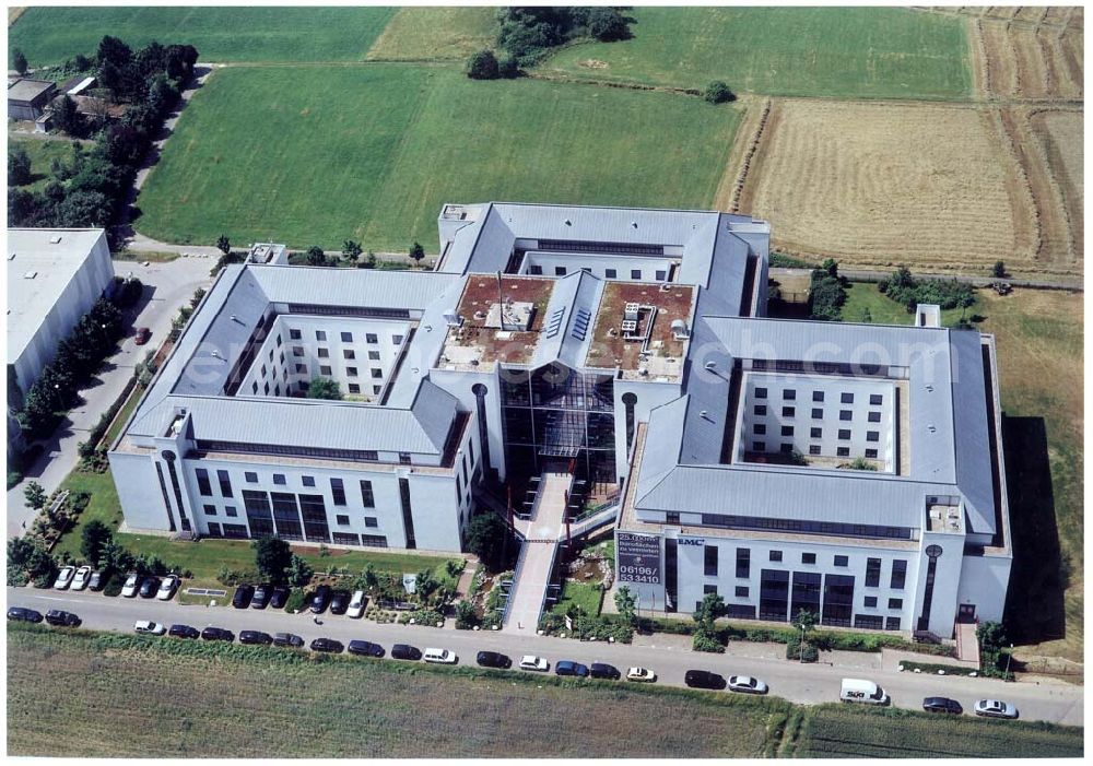 Schwalbach/Taunus from above - Immobilienkomplex der HVB-Immobilienmanagement AG in Schwalbach / Taunus. Sitz der EMC Deutschland GmbH Hauptverwaltung, Am Kronberger Hang 2a,65824 Schwalbach/Taunus Tel.: 0 61 96 / 47 28-0 Fax: 0 61 96 / 47 28-218 Vertretungsberechtigter: Wolfgang Kroh E-Mail: german_marketing@emc.com 18.06.2002