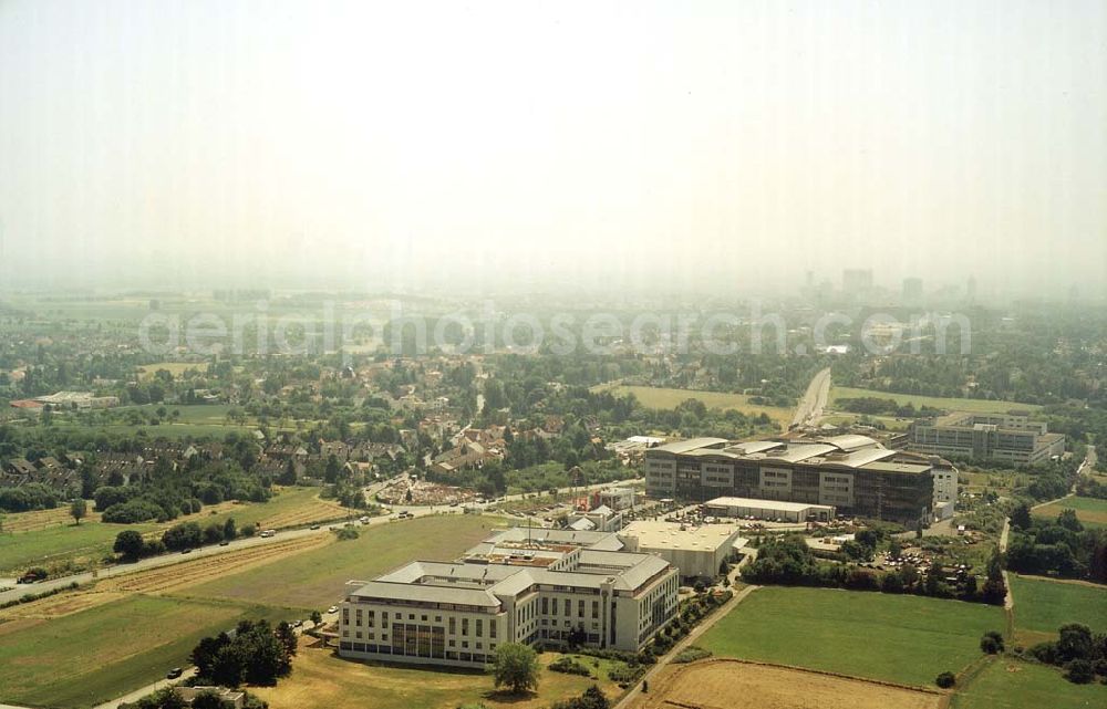 Schwalbach/Taunus from above - Immobilienkomplex der HVB-Immobilienmanagement AG in Schwalbach / Taunus. Sitz der EMC Deutschland GmbH Hauptverwaltung, Am Kronberger Hang 2a,65824 Schwalbach/Taunus Tel.: 0 61 96 / 47 28-0 Fax: 0 61 96 / 47 28-218 Vertretungsberechtigter: Wolfgang Kroh E-Mail: german_marketing@emc.com 18.06.2002