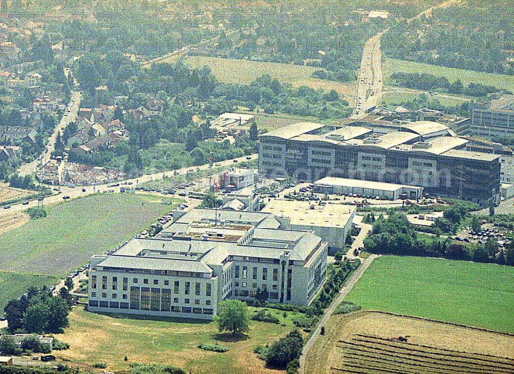 Aerial photograph Schwalbach/Taunus - Immobilienkomplex der HVB-Immobilienmanagement AG in Schwalbach / Taunus. Sitz der EMC Deutschland GmbH Hauptverwaltung, Am Kronberger Hang 2a,65824 Schwalbach/Taunus Tel.: 0 61 96 / 47 28-0 Fax: 0 61 96 / 47 28-218 Vertretungsberechtigter: Wolfgang Kroh E-Mail: german_marketing@emc.com 18.06.2002