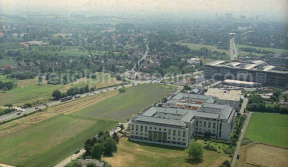 Schwalbach/Taunus from above - Immobilienkomplex der HVB-Immobilienmanagement AG in Schwalbach / Taunus. Sitz der EMC Deutschland GmbH Hauptverwaltung, Am Kronberger Hang 2a,65824 Schwalbach/Taunus Tel.: 0 61 96 / 47 28-0 Fax: 0 61 96 / 47 28-218 Vertretungsberechtigter: Wolfgang Kroh E-Mail: german_marketing@emc.com 18.06.2002