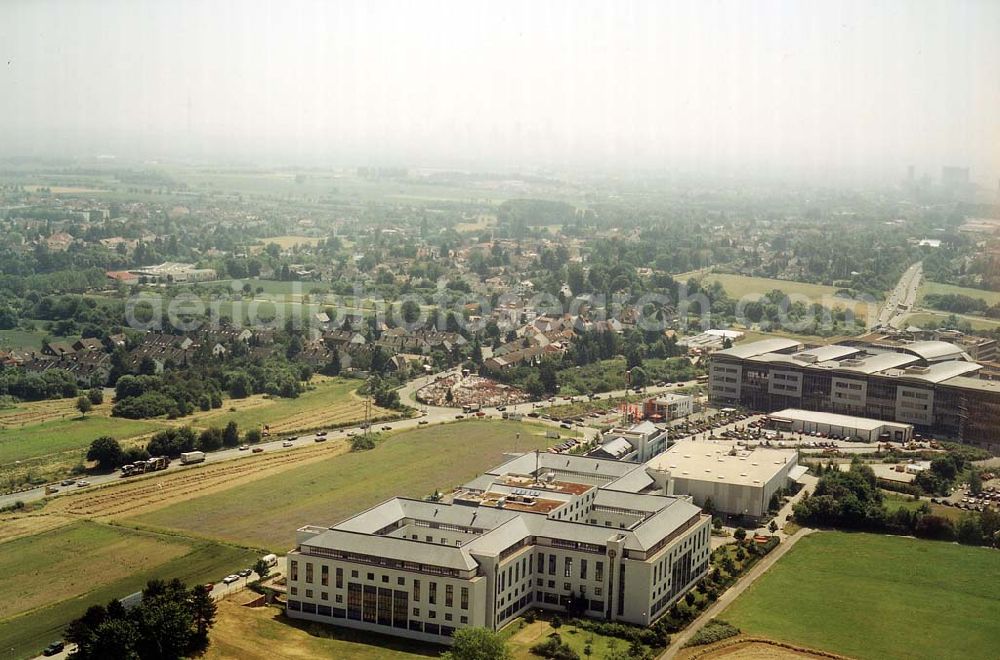 Schwalbach/Taunus from above - Immobilienkomplex der HVB-Immobilienmanagement AG in Schwalbach / Taunus. Sitz der EMC Deutschland GmbH Hauptverwaltung, Am Kronberger Hang 2a,65824 Schwalbach/Taunus Tel.: 0 61 96 / 47 28-0 Fax: 0 61 96 / 47 28-218 Vertretungsberechtigter: Wolfgang Kroh E-Mail: german_marketing@emc.com 18.06.2002