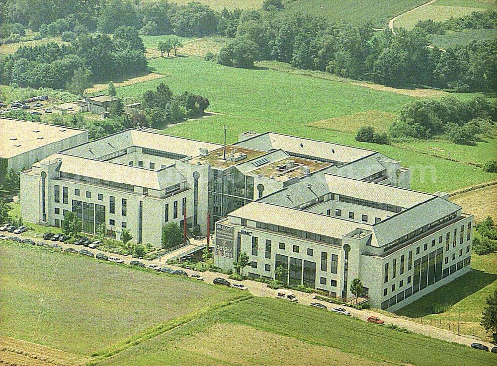 Aerial image Schwalbach/Taunus - Immobilienkomplex der HVB-Immobilienmanagement AG in Schwalbach / Taunus. Sitz der EMC Deutschland GmbH Hauptverwaltung, Am Kronberger Hang 2a,65824 Schwalbach/Taunus Tel.: 0 61 96 / 47 28-0 Fax: 0 61 96 / 47 28-218 Vertretungsberechtigter: Wolfgang Kroh E-Mail: german_marketing@emc.com 18.06.2002