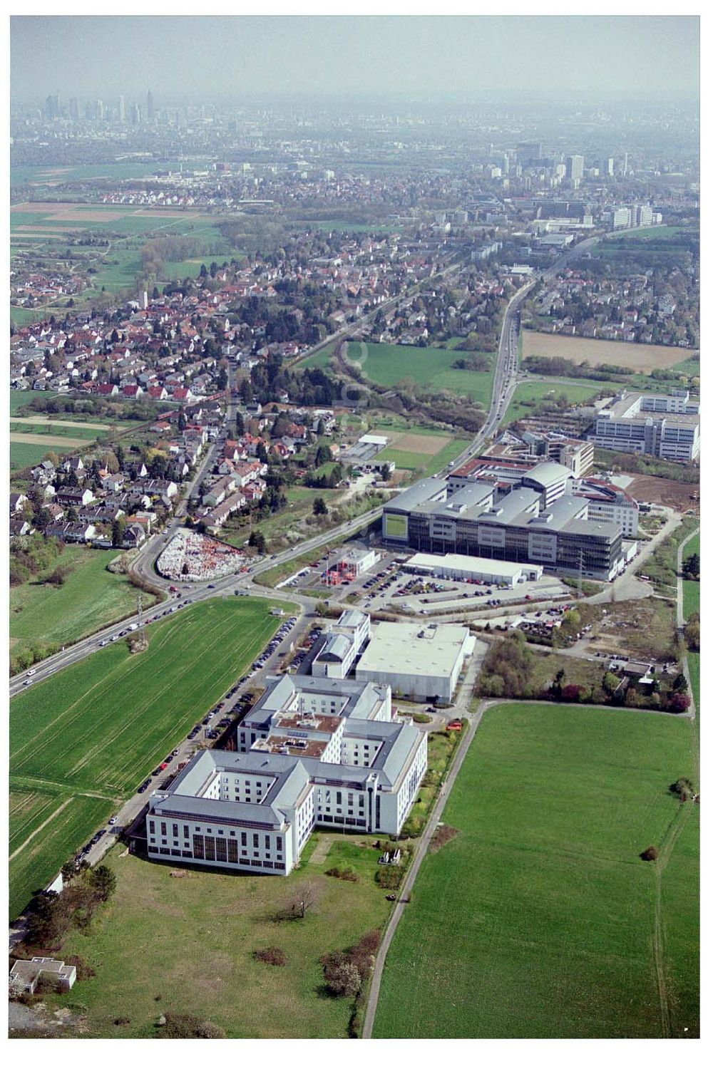 Schwalbach / Taunus - Hessen from above - Immobilienkomplex der HVB-Immobilienmanagement AG in Schwalbach / Taunus. Sitz der EMC Deutschland GmbH Hauptverwaltung, Am Kronberger Hang 2a,65824 Schwalbach/Taunus Tel.: 0 61 96 / 47 28-0 Fax: 0 61 96 / 47 28-218 Vertretungsberechtigter: Wolfgang Kroh E-Mail: german_marketing@emc.com 14.04.2004