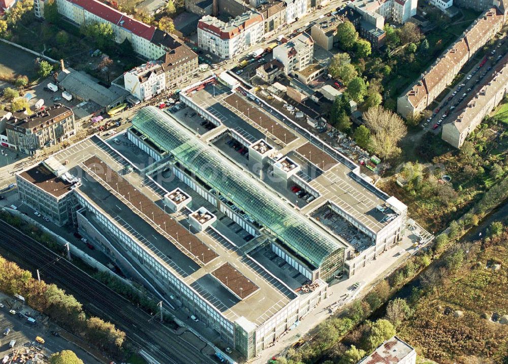 Berlin - Köpenick from above - Einkaufszentrum FORUM Köpenick der FUNDUS FONDS-Verwaltungen GmbH (Hohenstaufenring 57 in 50674 Köln, Tel.: 0211,20070) in Berlin-Köpenick.