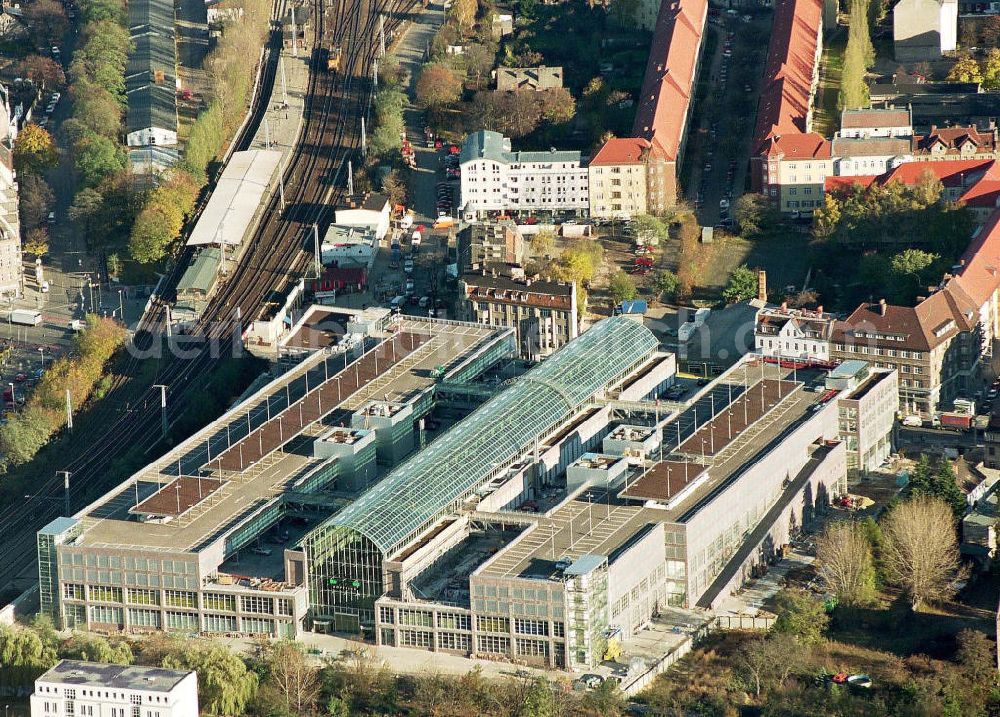 Berlin - Köpenick from above - Einkaufszentrum FORUM Köpenick der FUNDUS FONDS-Verwaltungen GmbH (Hohenstaufenring 57 in 50674 Köln, Tel.: 0211,20070) in Berlin-Köpenick.