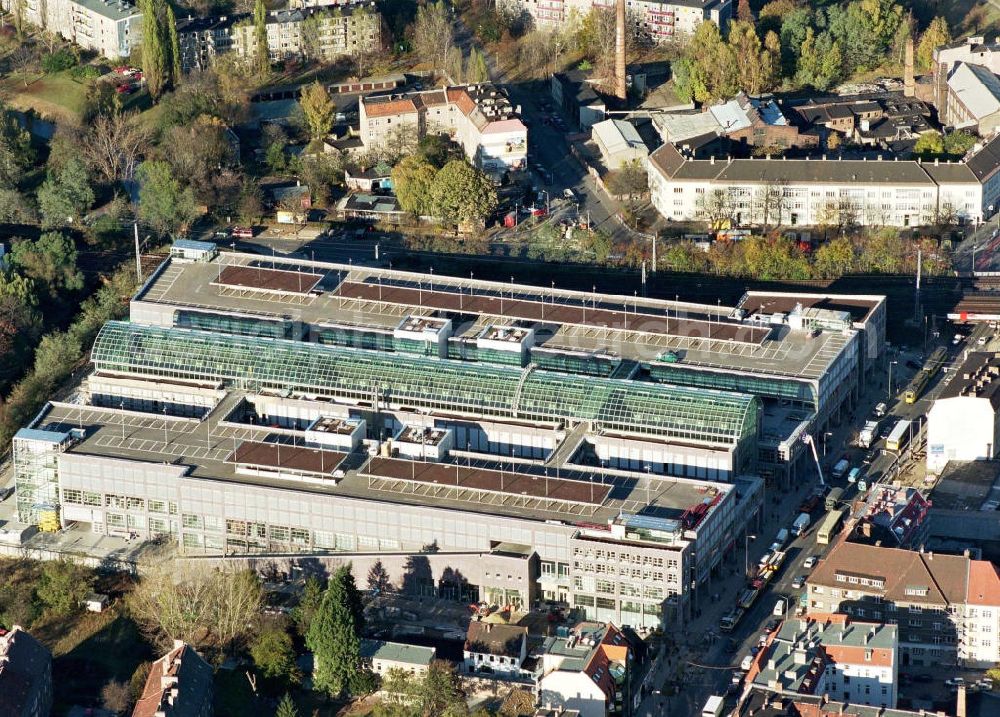 Berlin - Köpenick from above - Einkaufszentrum FORUM Köpenick der FUNDUS FONDS-Verwaltungen GmbH (Hohenstaufenring 57 in 50674 Köln, Tel.: 0211,20070) in Berlin-Köpenick.