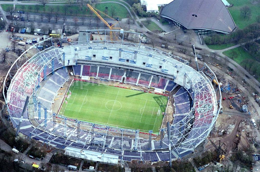 Aerial photograph Hannover - 17.08.2005 Hannover Baustelle am ehem. Niedersachsenstadion, heutige AWD-Arena. Ende Februar 2003 hat der Umbau zu einem reinen Fußballstadion für die WM 2006 und den Verein Hannover 96 begonnen. Am 25. Februar 2003 erfolgte der erste Spatenstich zum Umbau der AWD-Arena im Hinblick auf Hannover als Austragungsort der Fußball Weltmeisterschaft 2006 in Deutschland. Wayss & Freytag Ingenieurbau. Architekten: Helmut Schulitz und Partner.