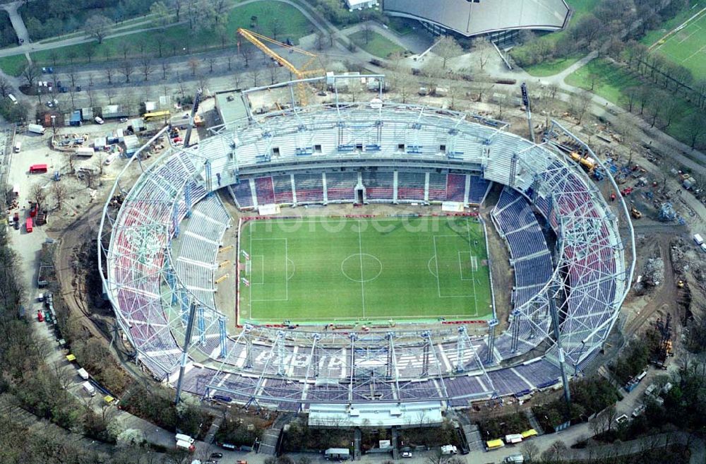 Hannover from the bird's eye view: 17.08.2005 Hannover Baustelle am ehem. Niedersachsenstadion, heutige AWD-Arena. Ende Februar 2003 hat der Umbau zu einem reinen Fußballstadion für die WM 2006 und den Verein Hannover 96 begonnen. Am 25. Februar 2003 erfolgte der erste Spatenstich zum Umbau der AWD-Arena im Hinblick auf Hannover als Austragungsort der Fußball Weltmeisterschaft 2006 in Deutschland. Wayss & Freytag Ingenieurbau. Architekten: Helmut Schulitz und Partner.